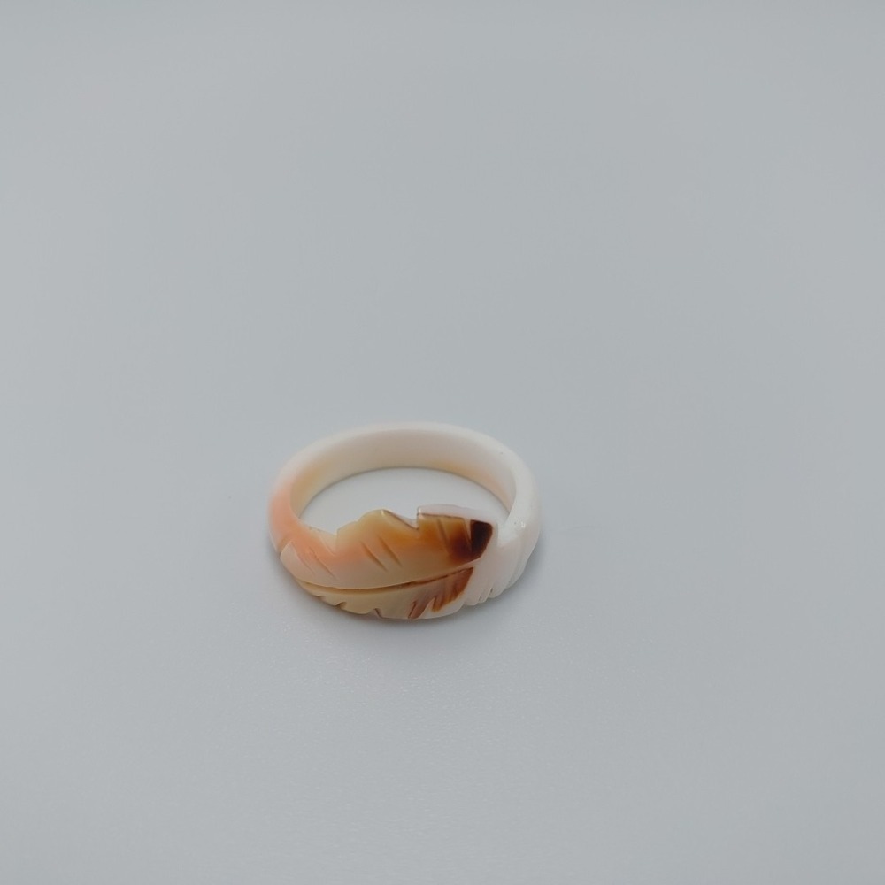 Vintage Carved Feather Ring Size 7